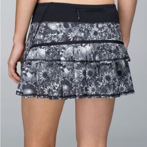 Lululemon pace rival skirt  Black and White Skirt